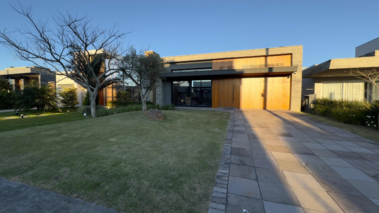 Casa em Condomínio 4 dormitórios para venda, Dubai Resort em Capão da Canoa | Ref.: 10537